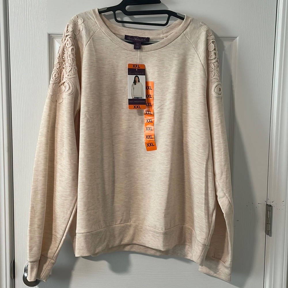 NWT Gloria Vanderbilt Lace Shoulder Sweater